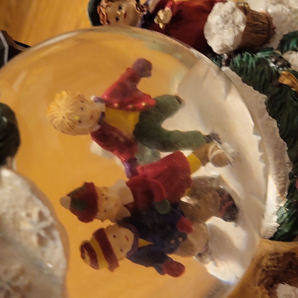 SALE--Frosty The Snowman Snowglobe - Picture 3 of 7